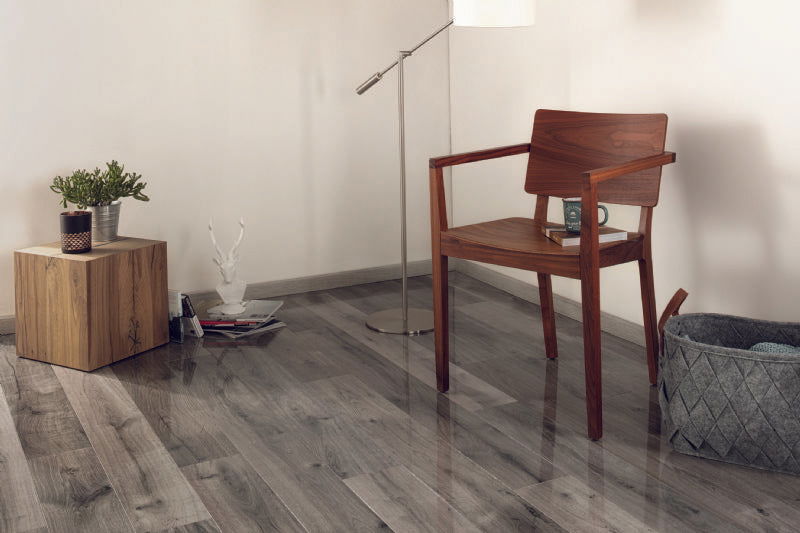 Oak Uptown Gloss 8mm Pack Size 2.20m² - Tile Depot - 